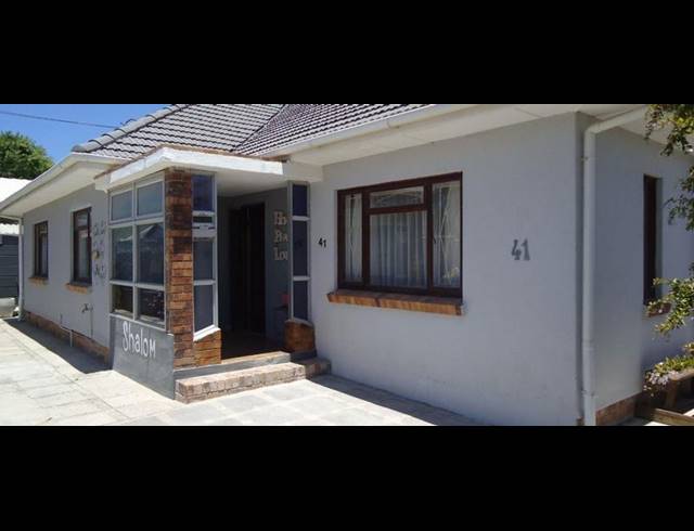 3 BEDROOM HOUSE FOR SALE IN STRAND SOUTH